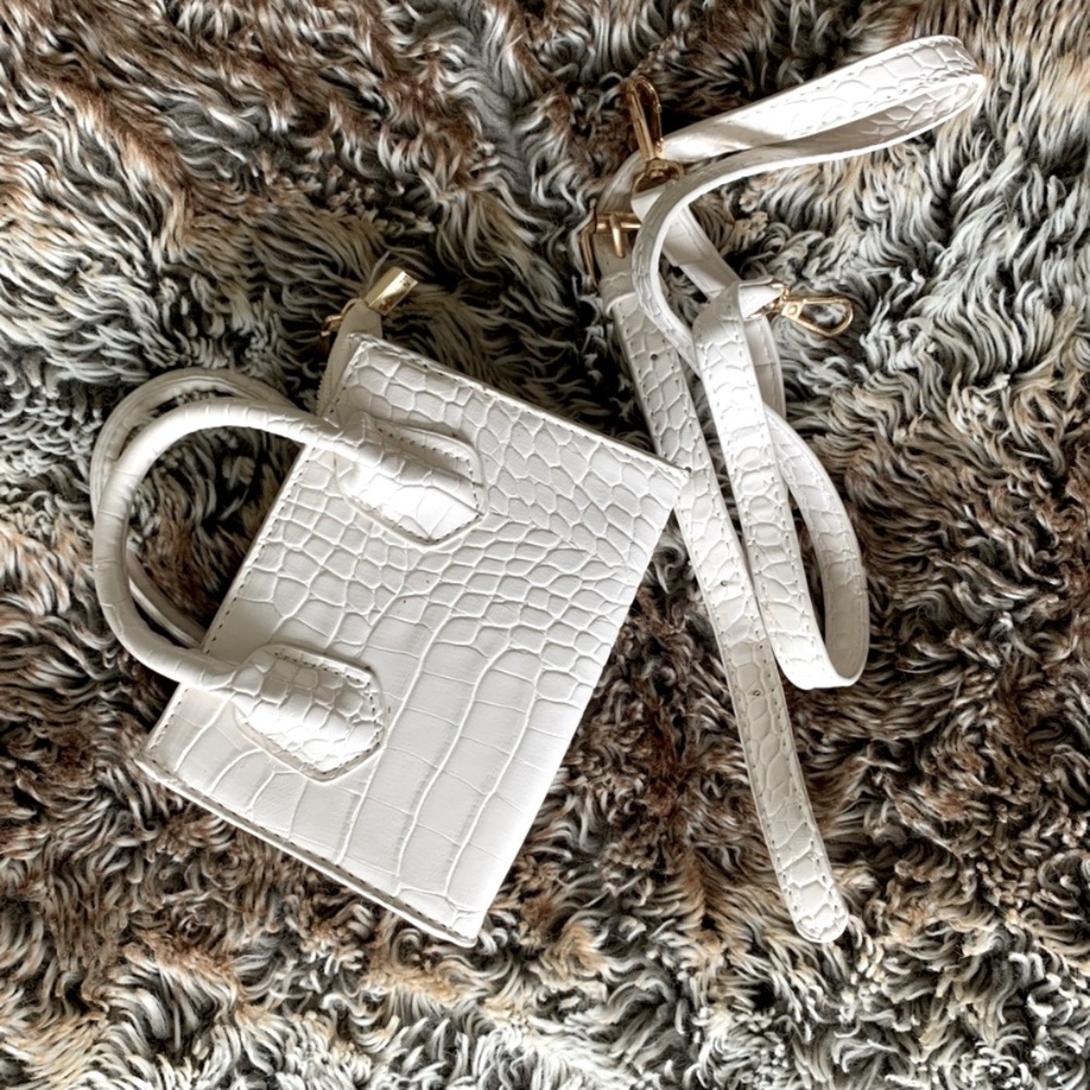 Mini, faux-croc bag 💌